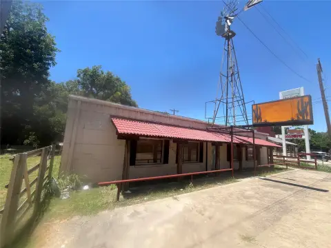 Highway-Frontage Retail Storefront