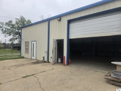 Move-In Ready Warehouse with Office