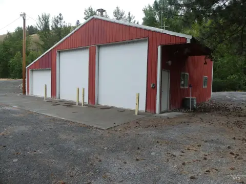 Three-Bay Flex Building