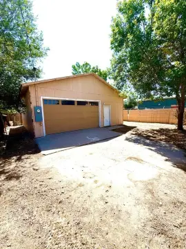 Flex Space with Overhead Door