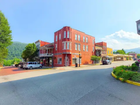 Mixed-Use Income Building