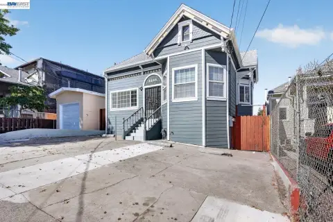 Victorian Triplex with Private Entrances