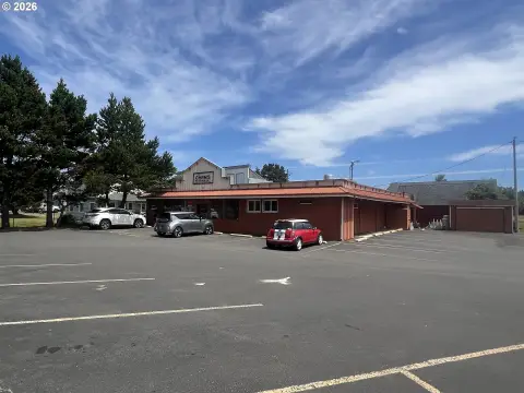 Freestanding Restaurant with Full Kitchen