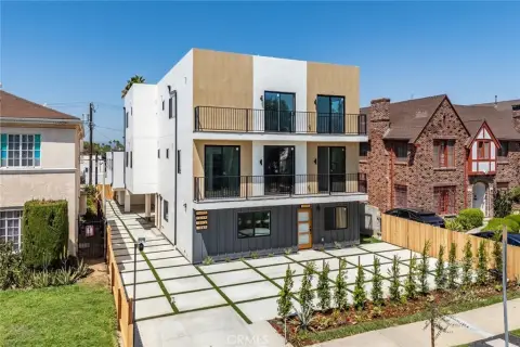 Modern 5-Unit Apartment Building