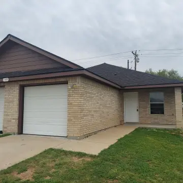 Remodeled Duplex with Modern Kitchen