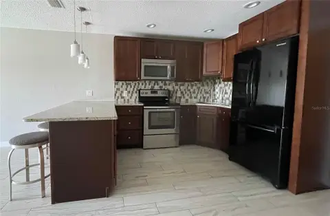 Renovated Condo with Pool Amenities