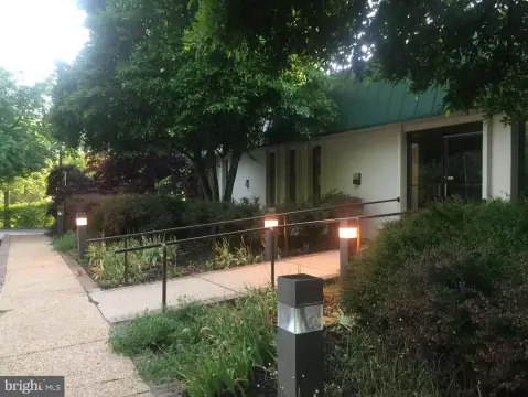 Office Suites with Separate Leasing