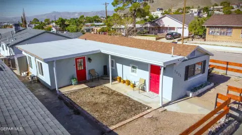 Two-Unit Duplex with Courtyard