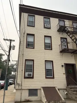 Three-Unit Corner Triplex