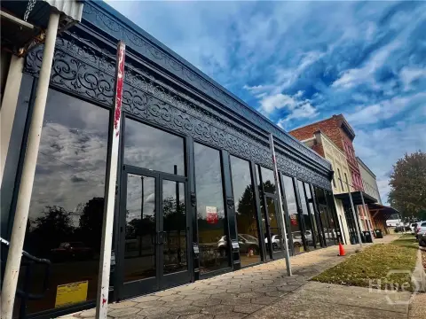 Downtown Comer Live-Work Space