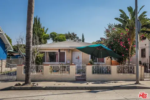 Duplex with Vacant Rear Residence