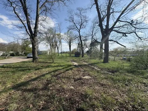 Quarter Acre Lot Near Lakes