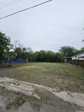 Residential Land in Loma Park
