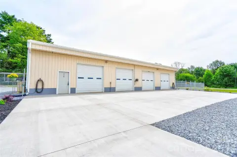 4-Bay Auto Shop