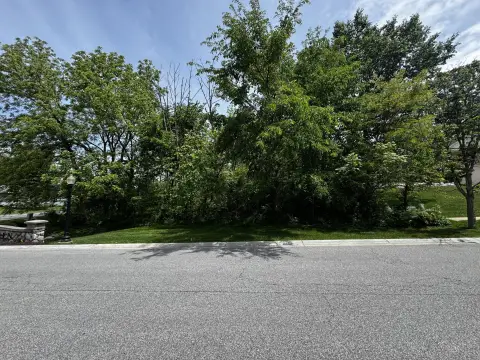 Residential Building Lot in Community