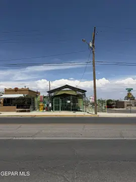 C2 Storefront with Street Parking