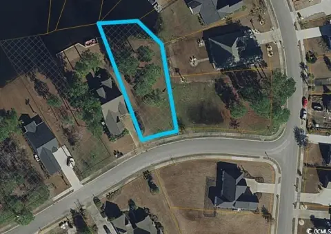 Residential Lot in Golf Community