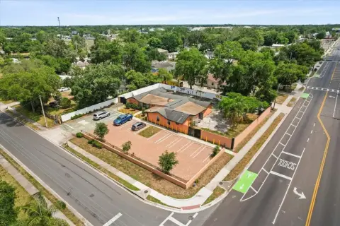 Corner Lot Commercial Building in Orlando