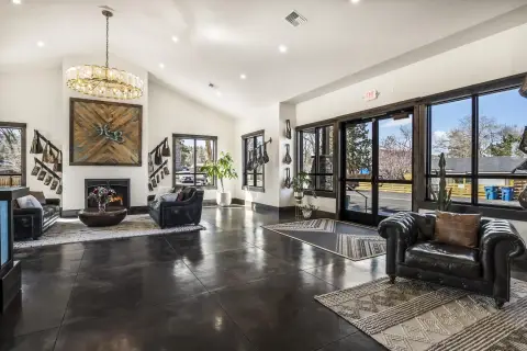 Mixed-Use Building in Downtown Tumalo