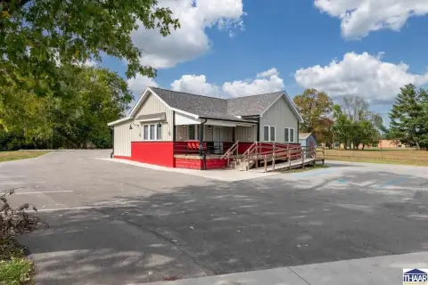 Freestanding Commercial Building on Lafayette