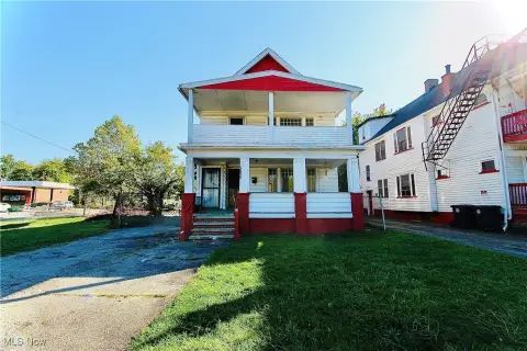Spacious Cleveland Duplex with Potential