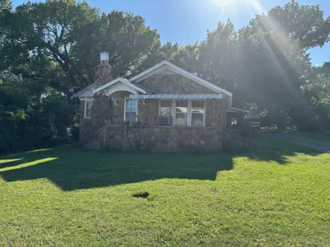 Sherwood Building and Land For Sale