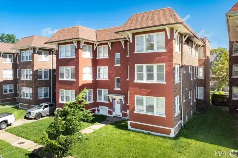 Renovated 3-Story 6-Unit Walk-Up
