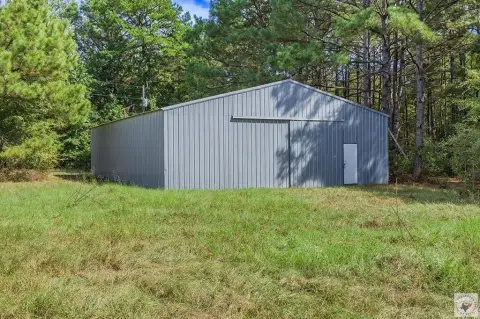 Hunting Land with Shop
