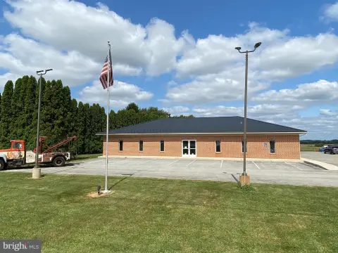 COCHRANVILLE Commercial Office/Warehouse For Lease