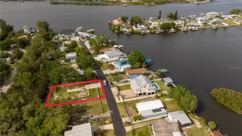Residential Land in Gibsonton, FL
