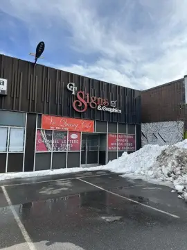 Versatile Retail and Office Space