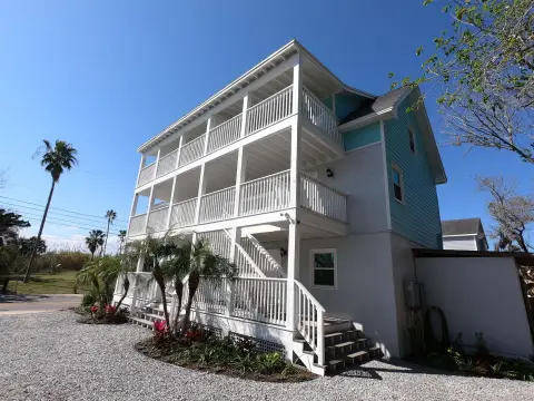Fully Renovated 4-Plex for Nightly Rentals