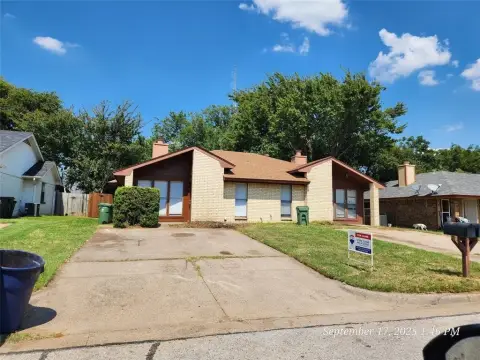Updated Duplex in Arlington, TX