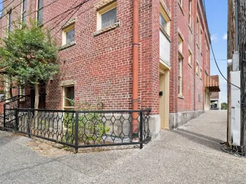 Corner Office Space for Lease