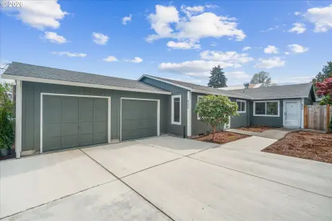 Updated Duplex in John's Landing