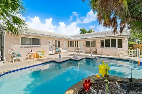 Fort Lauderdale Triplex with Pool