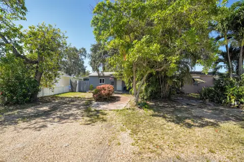 Hollywood Triplex Near Beaches