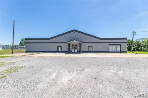 Industrial Flex Building with Bay Doors