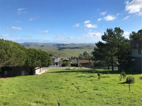 Cambria Land with Mountain Views