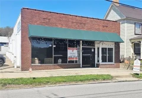 Commercial Building in Rural Valley