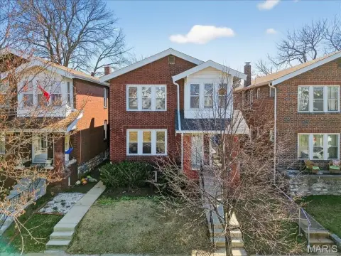 Updated Duplex in Southampton Neighborhood