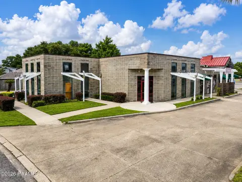 Retail or Office Unit in Shopping Center