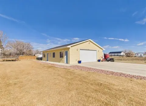 Cowley, WY Versatile Commercial Property