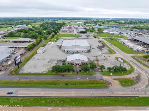 Industrial Warehouse with Bridge Crane