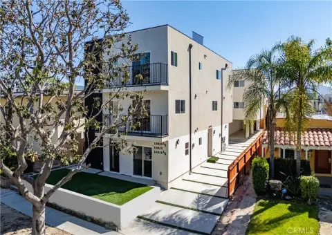New Fourplex with Townhomes