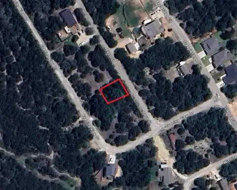 Residential Land in Granbury, TX