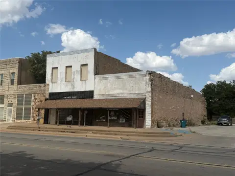 Connected Two-Space Storefront