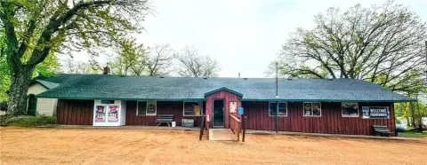 Lakeside Restaurant & Bar with Cabins