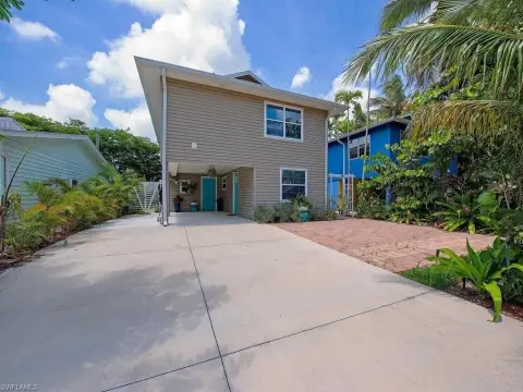 Duplex with Hot Tub and Boat Carport