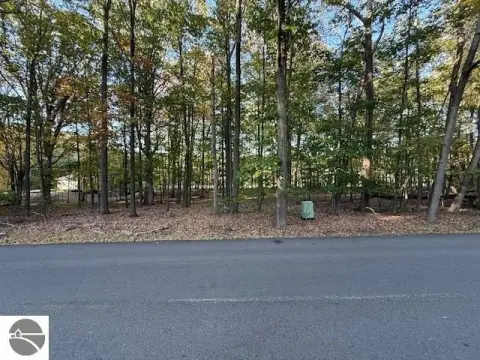 Vacant Lot in Rivercrest Subdivision